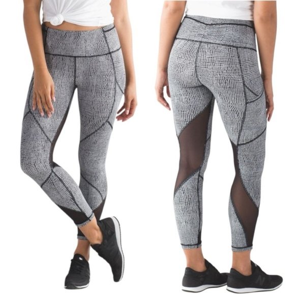 lululemon athletica Pants - Lululemon Outrun Tight Size 4 Fall Net White Black / Black